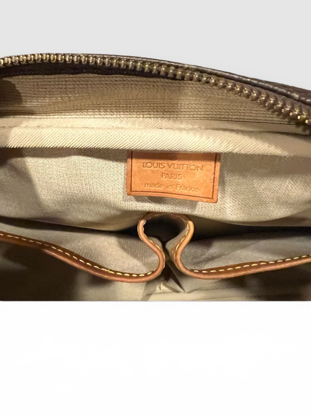 Vintage Louis Vuitton Monogram Deauville Vanity Handbag – Authentic - Picture 13 of 16